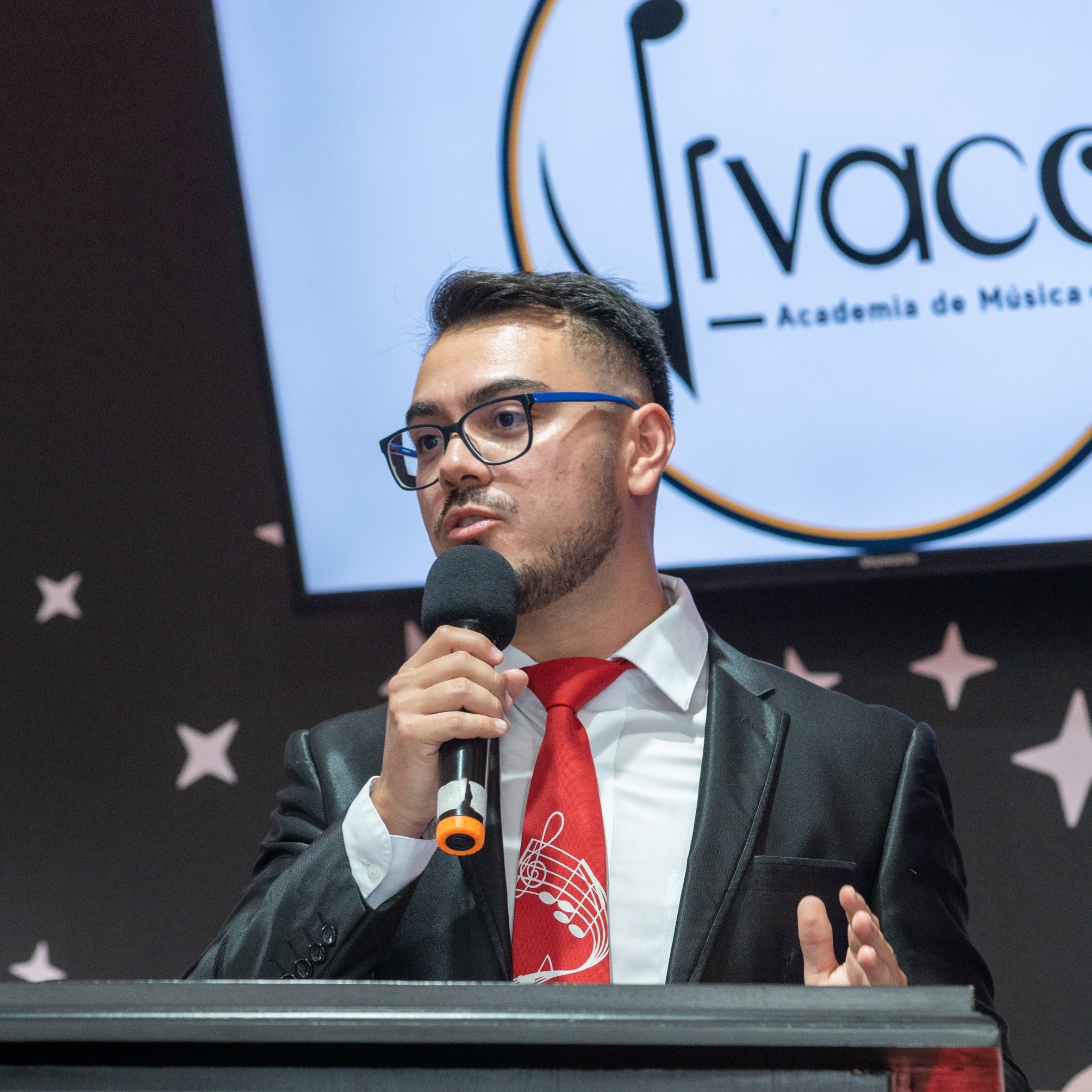 Alejandro Morales (Ale), profesor en Academia Vivace